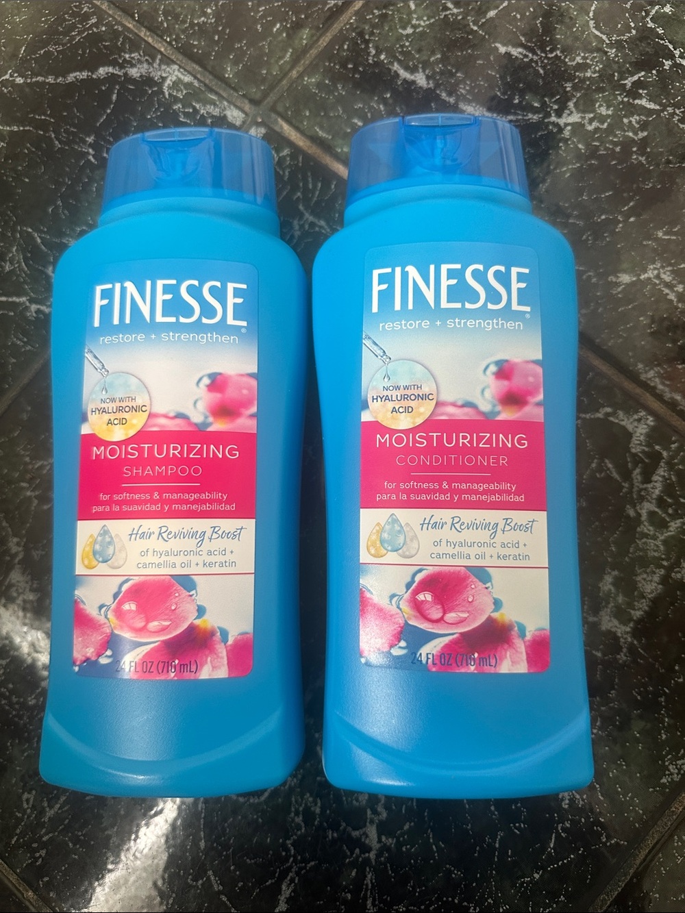 Finesse Moisturizing Shampoo & Conditioner Set - Bright Blue with Pink Accents